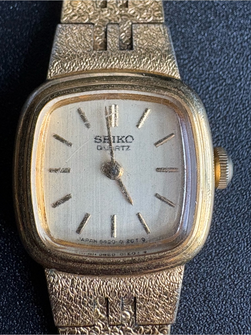 Seiko Women’s Vintage Dainty Gold-tone Textured Bracelet Watch with Square Dial - Picture 4 of 8